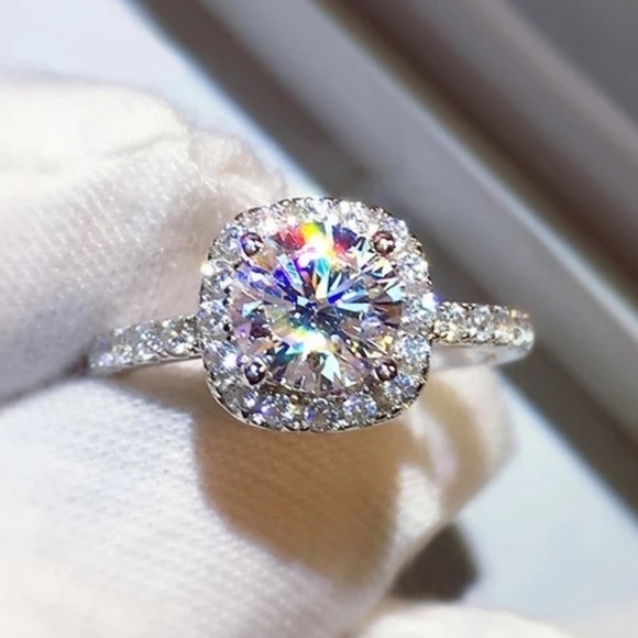 ♡New silver plated white sapphire statement ring♡ - Picture 2 of 2